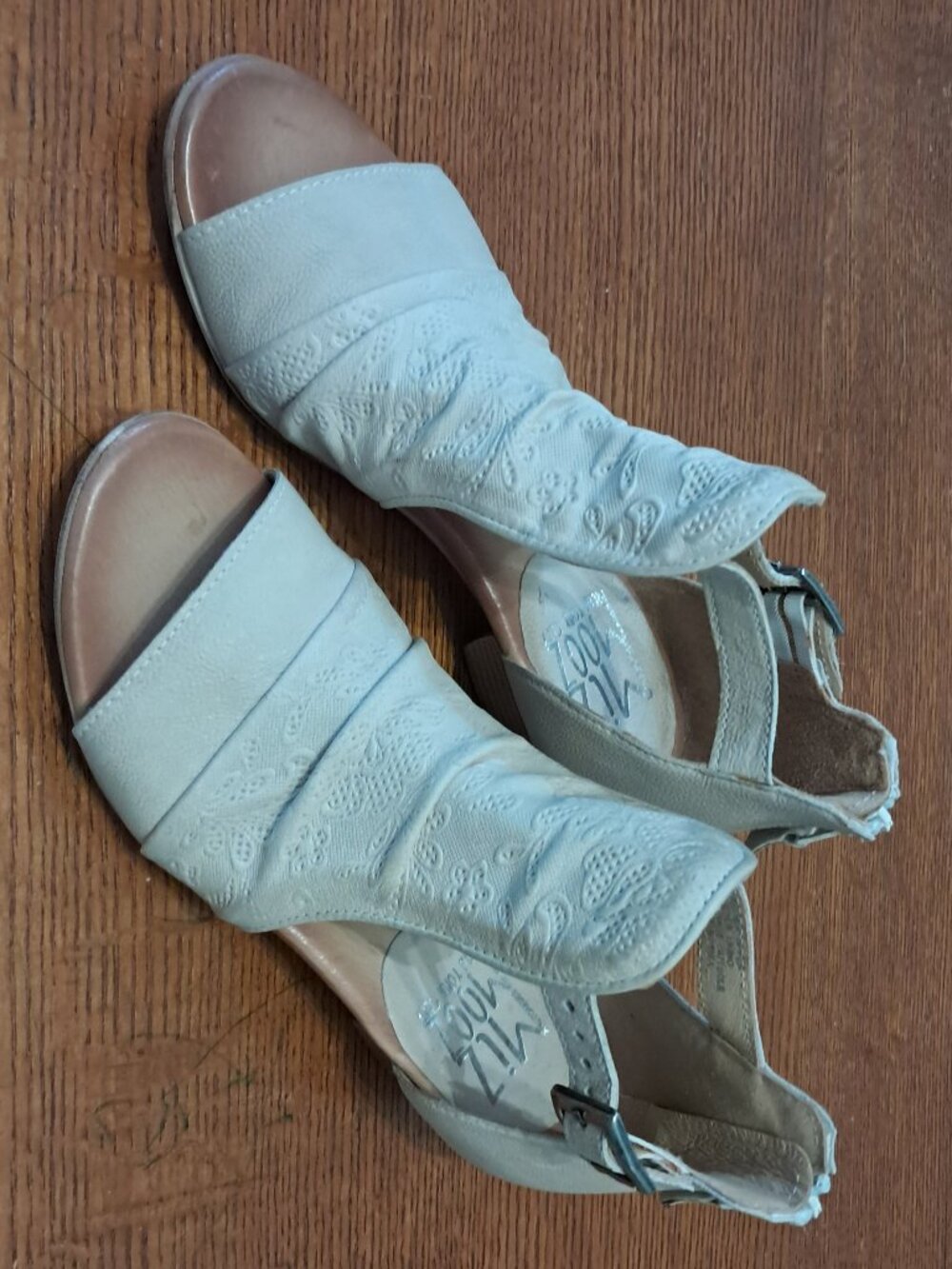 Miz Mooz NYC Cream Shoes Size EU 39 (U.S. 8.5/9)